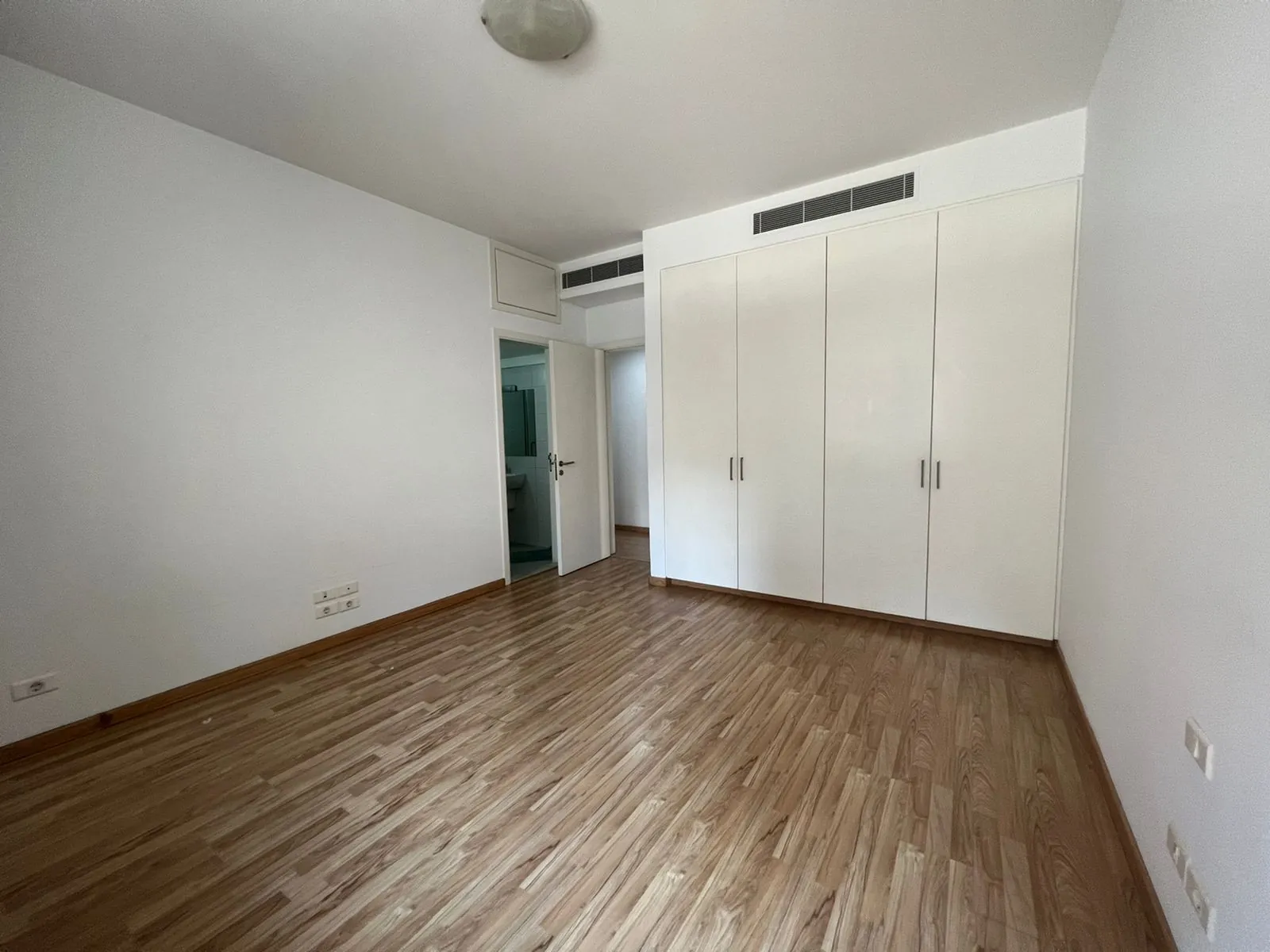 Apartment for Sale in Select Location in Achrafieh, Abed El Wahab — الصورة 7