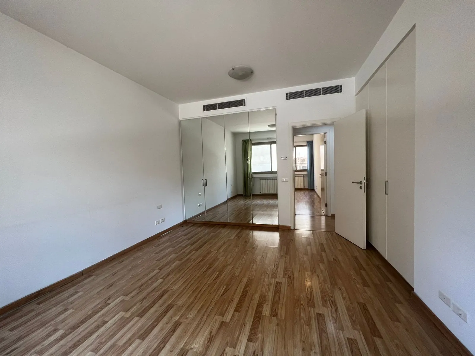 Apartment for Sale in Select Location in Achrafieh, Abed El Wahab — الصورة 8