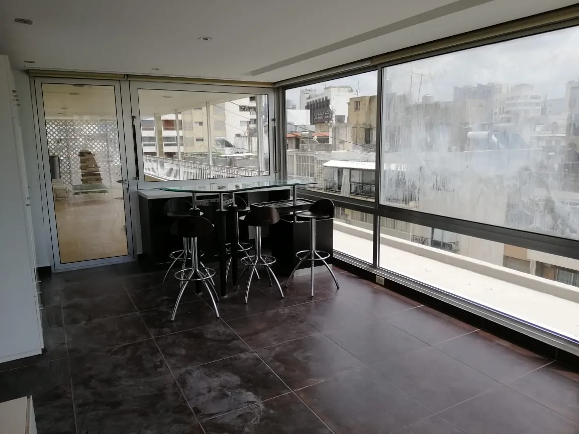 Spacious Apartment for Rent in Sassine, Achrafieh — الصورة 3