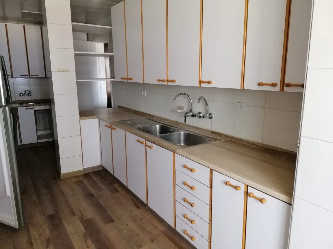 Spacious Apartment for Rent in Sassine, Achrafieh — الصورة 4