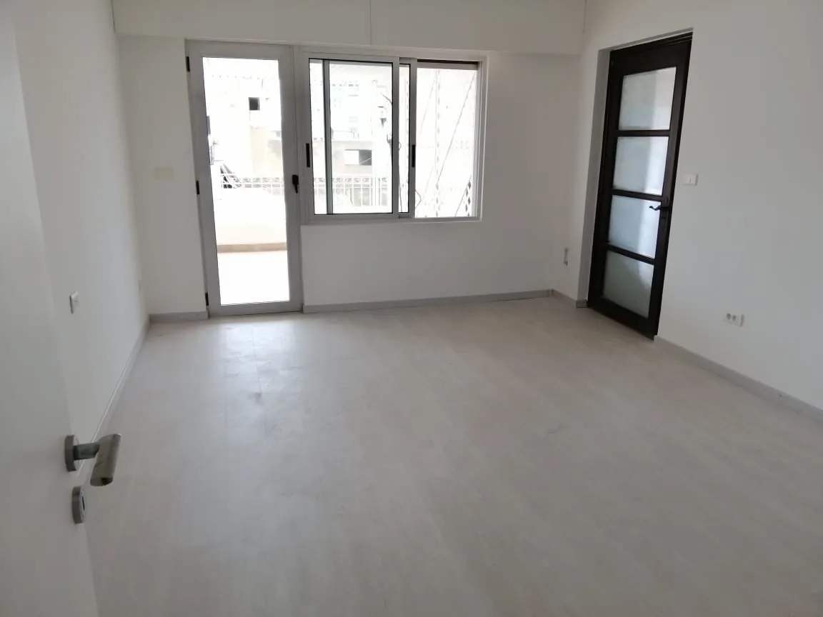Spacious Apartment for Rent in Sassine, Achrafieh — الصورة 6