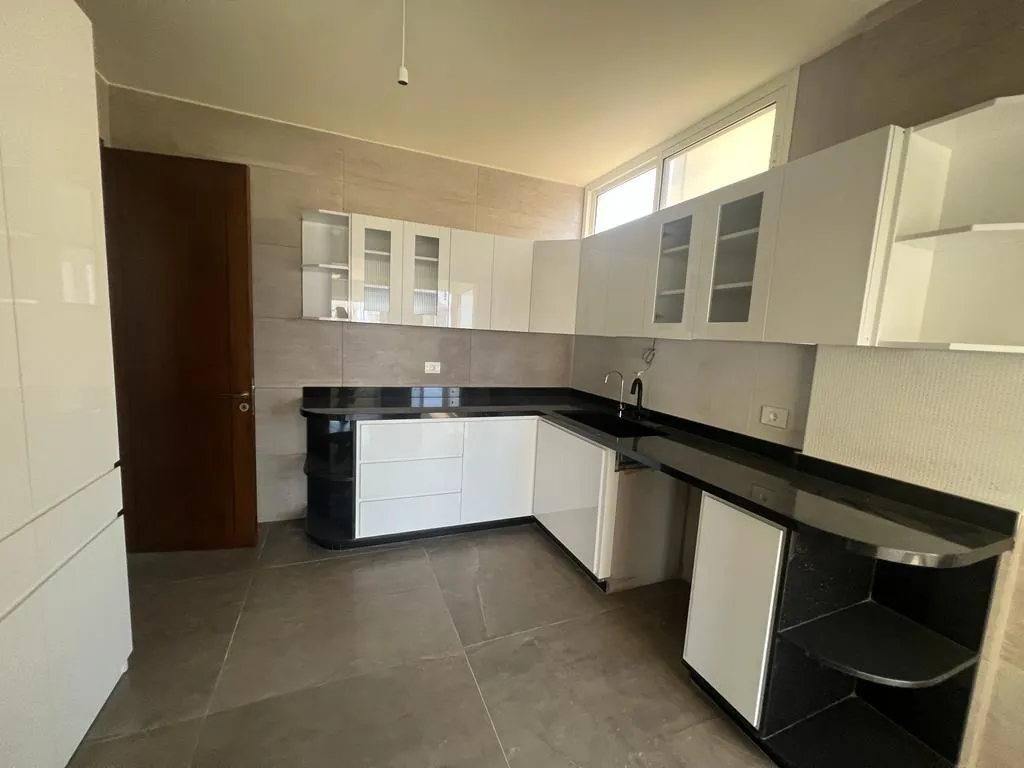 Renovated Apartment For Rent in Jbeil — الصورة 2