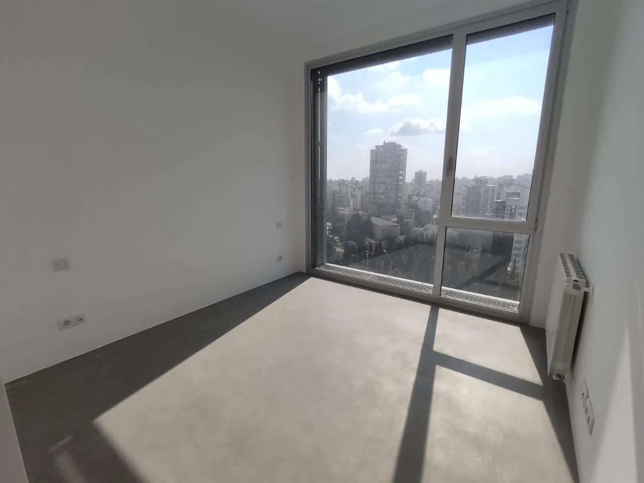 Beautiful 2-Bedroom Apartment For Rent in Achrafieh — الصورة 5