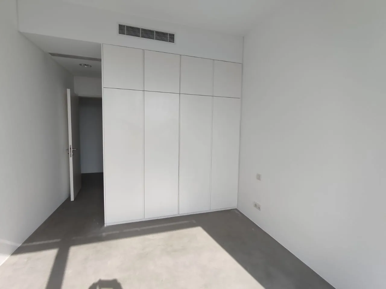 Beautiful 2-Bedroom Apartment For Rent in Achrafieh — الصورة 6
