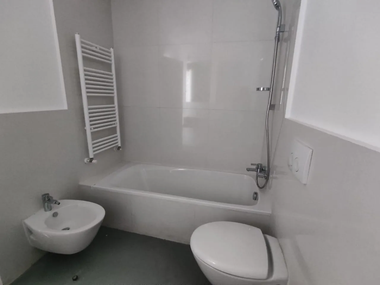 Beautiful 2-Bedroom Apartment For Rent in Achrafieh — الصورة 8