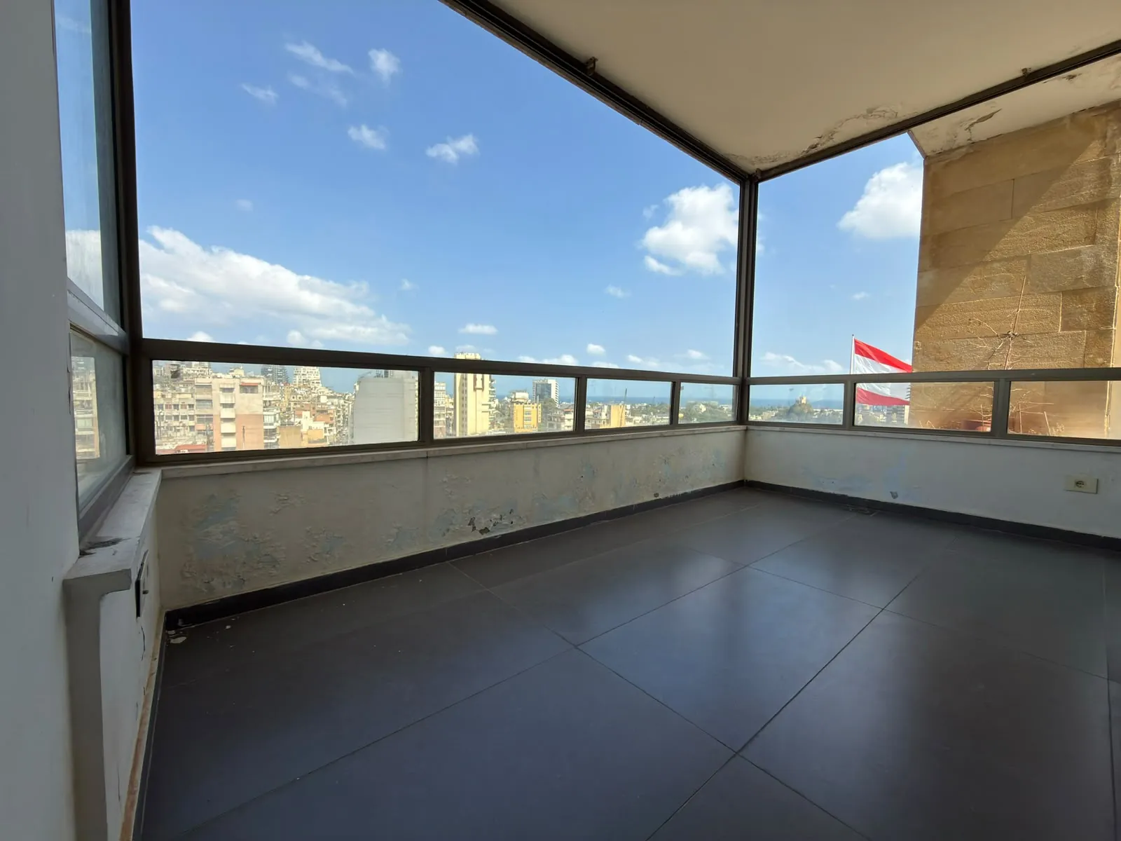 Beautiful Apartment with Sea View For Rent in Mar Mikhael — الصورة 2