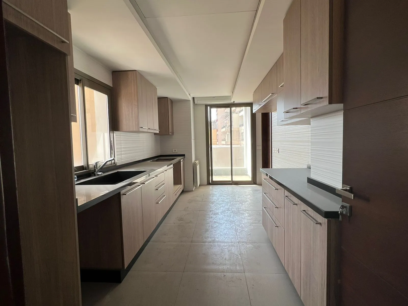 3-Bedroom Apartment for Sale In Achrafieh, Sioufi — الصورة 4