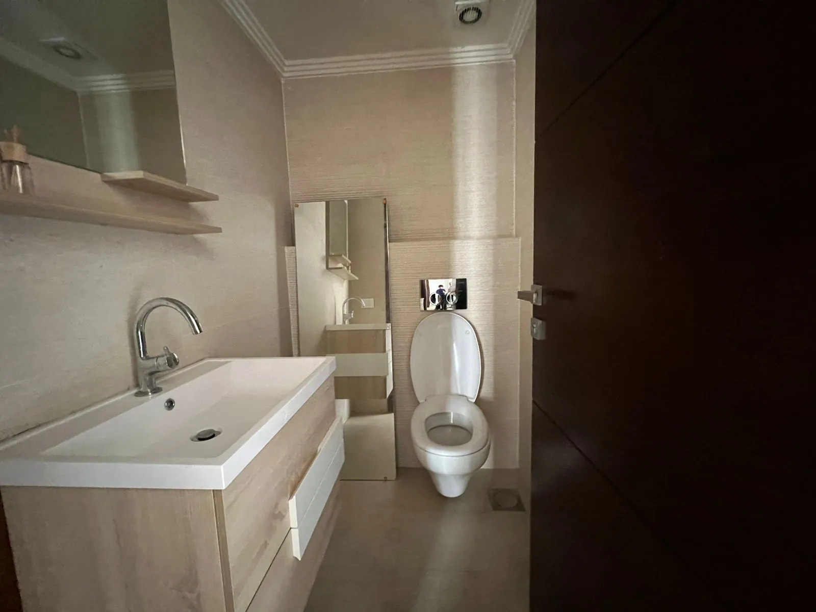 3-Bedroom Apartment for Sale In Achrafieh, Sioufi — الصورة 7