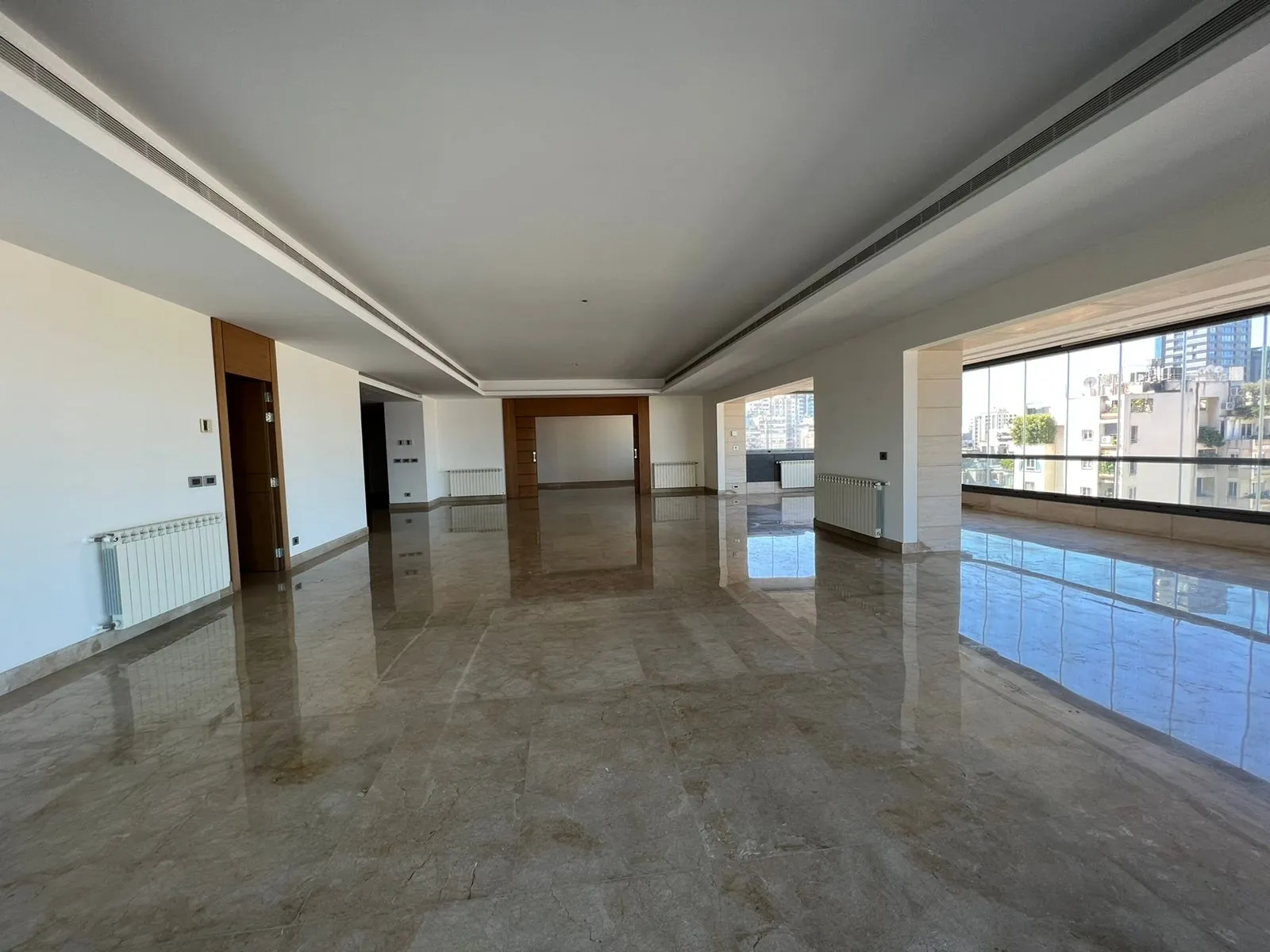 Deluxe Apartment With Terrace for Sale in Achrafieh - Tabaris — الصورة 2