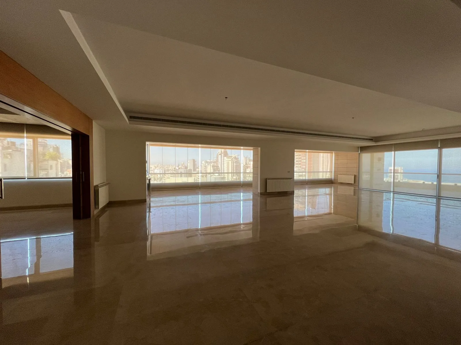 Deluxe Apartment With Terrace for Sale in Achrafieh - Tabaris — الصورة 4