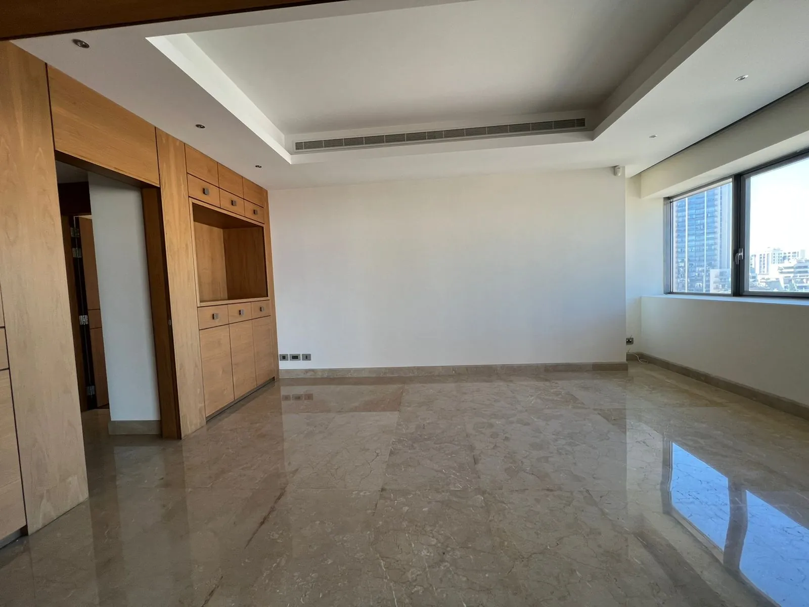 Deluxe Apartment With Terrace for Sale in Achrafieh - Tabaris — الصورة 5