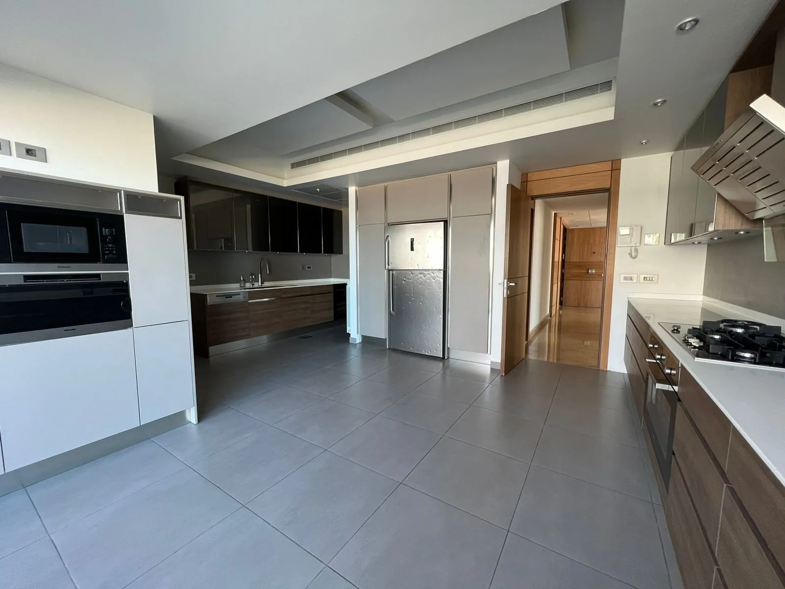 Deluxe Apartment With Terrace for Sale in Achrafieh - Tabaris — الصورة 6