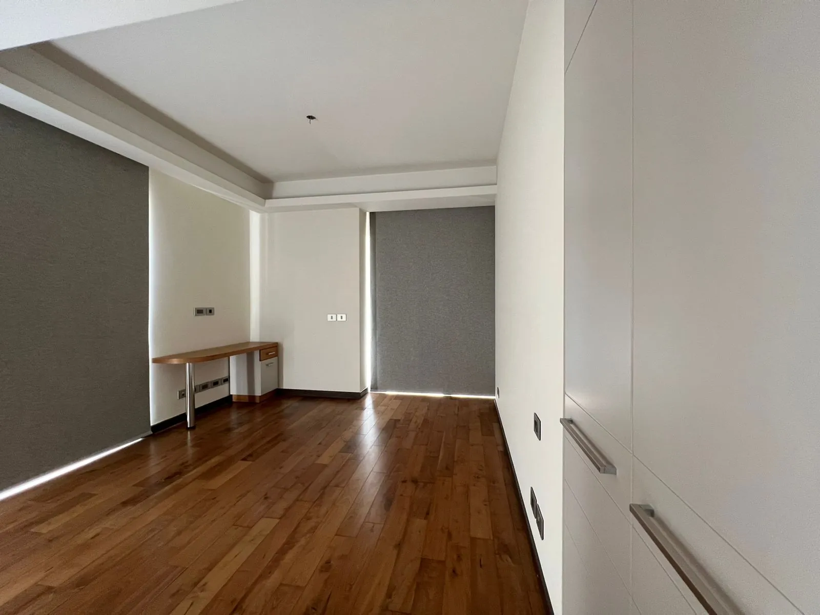 Deluxe Apartment With Terrace for Sale in Achrafieh - Tabaris — الصورة 8