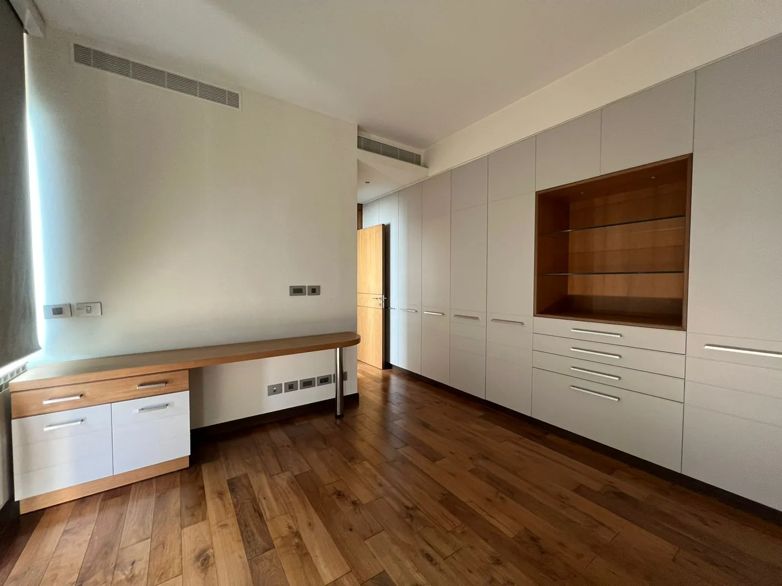 Deluxe Apartment With Terrace for Sale in Achrafieh - Tabaris — الصورة 9