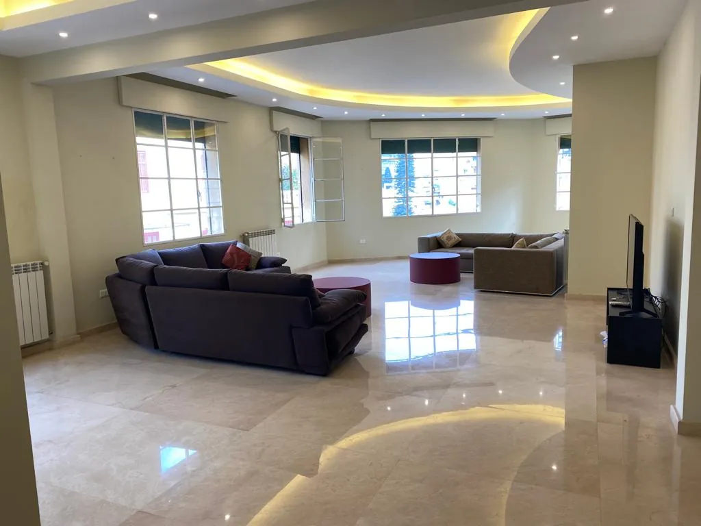 Spacious Furnished Apartment For Rent In Saifi Village — الصورة 2