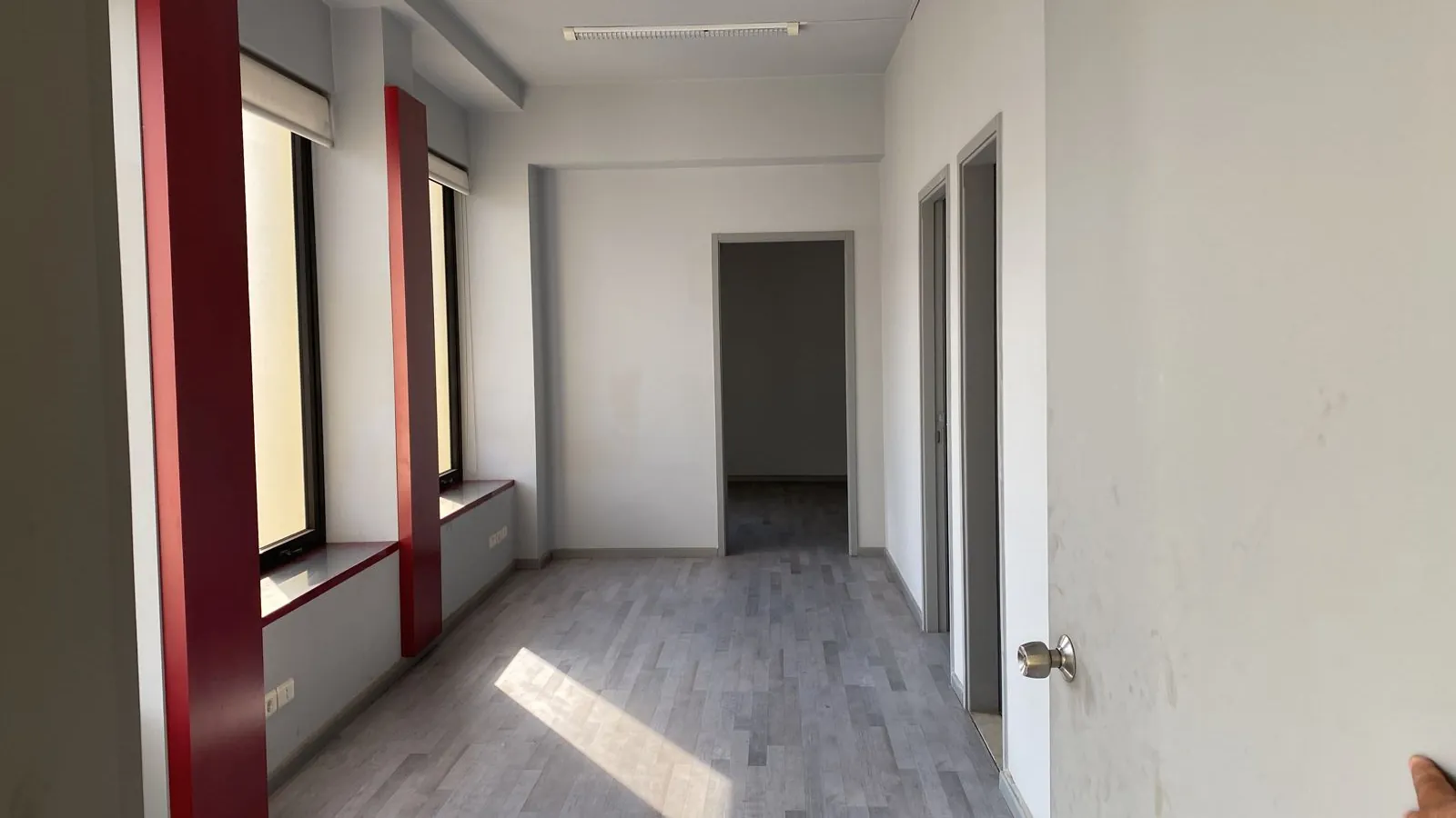 Nice Office For Rent in Downtown Near Beirut Souks — الصورة 2