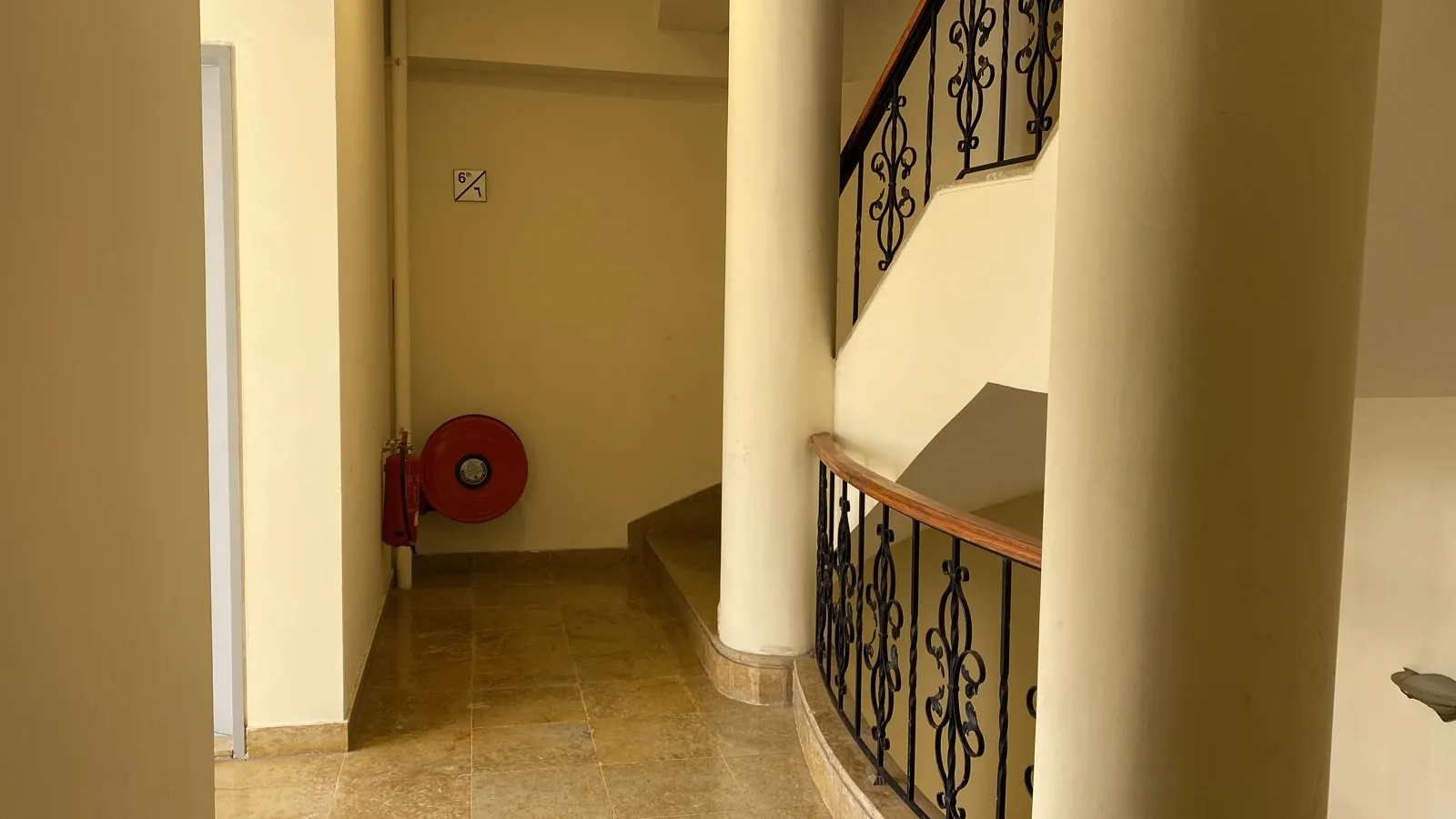 Nice Office For Rent in Downtown Near Beirut Souks — الصورة 8