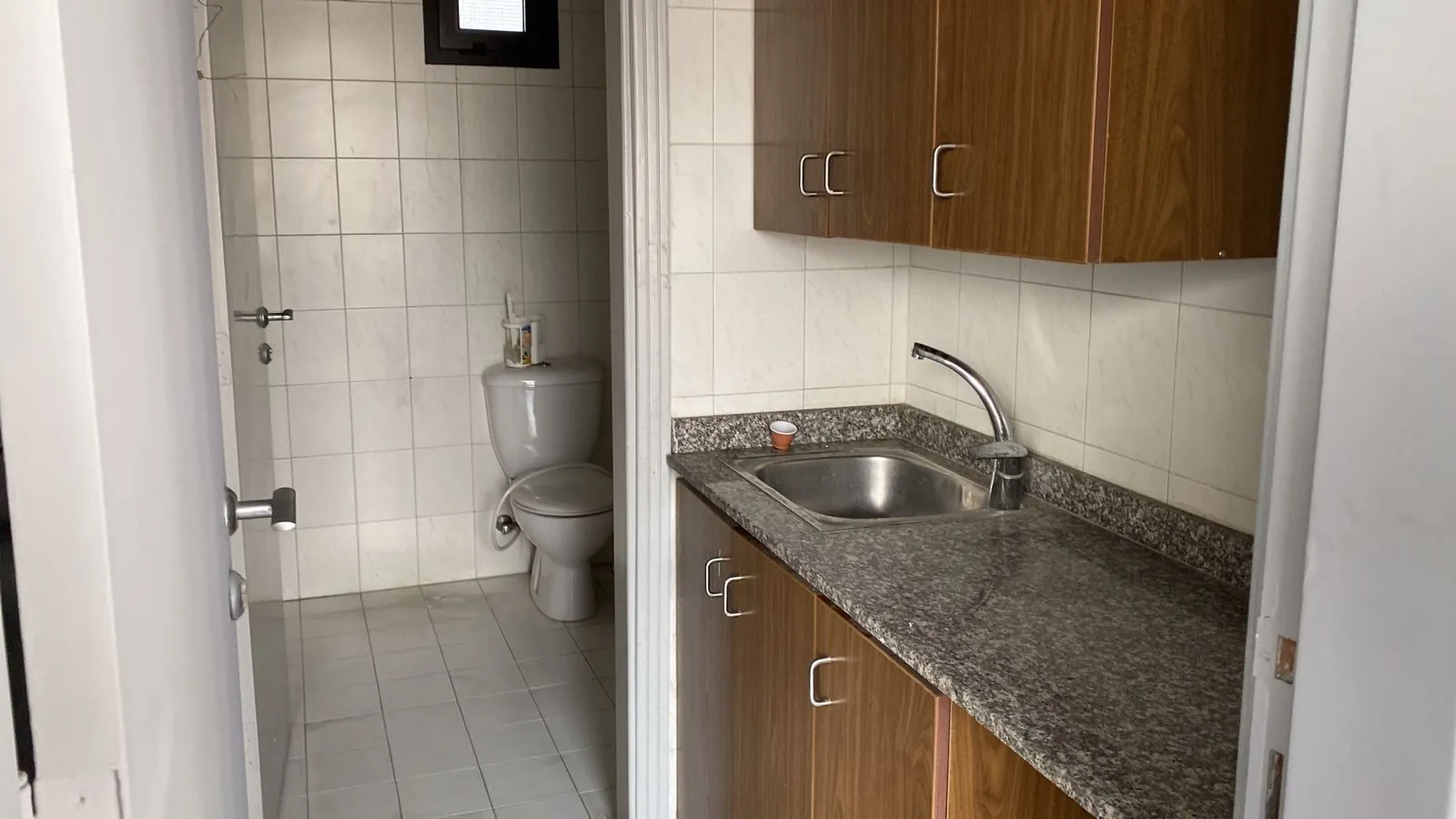 Nice Office For Rent in Downtown Near Beirut Souks — الصورة 9