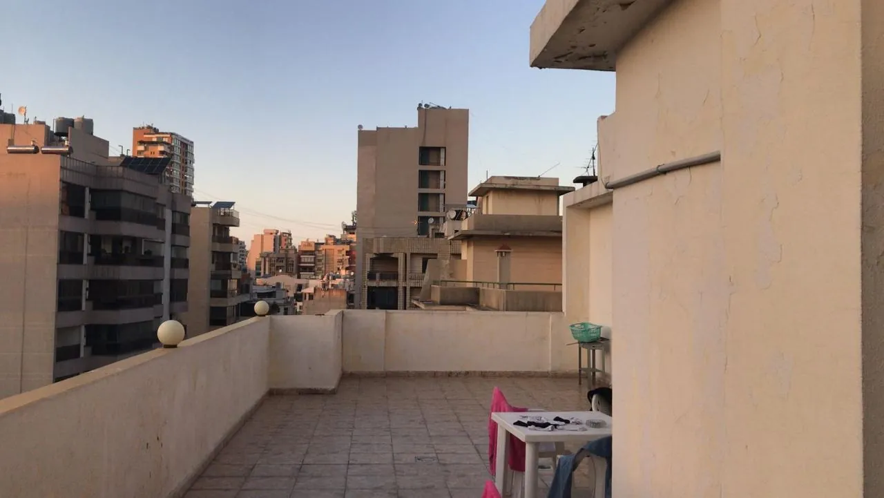 Furnished Apartment For Sale with Terrace in Ras El Nabeh — الصورة 2
