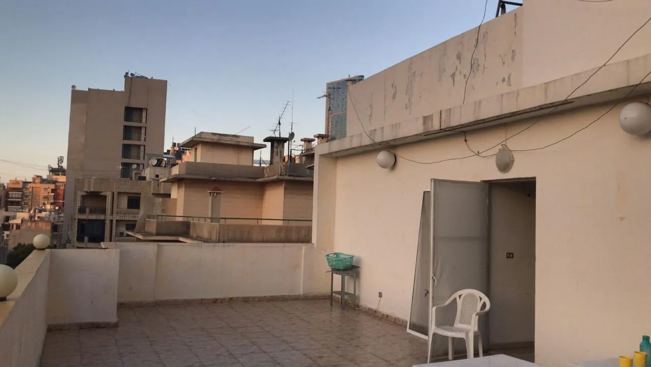 Furnished Apartment For Sale with Terrace in Ras El Nabeh — الصورة 3