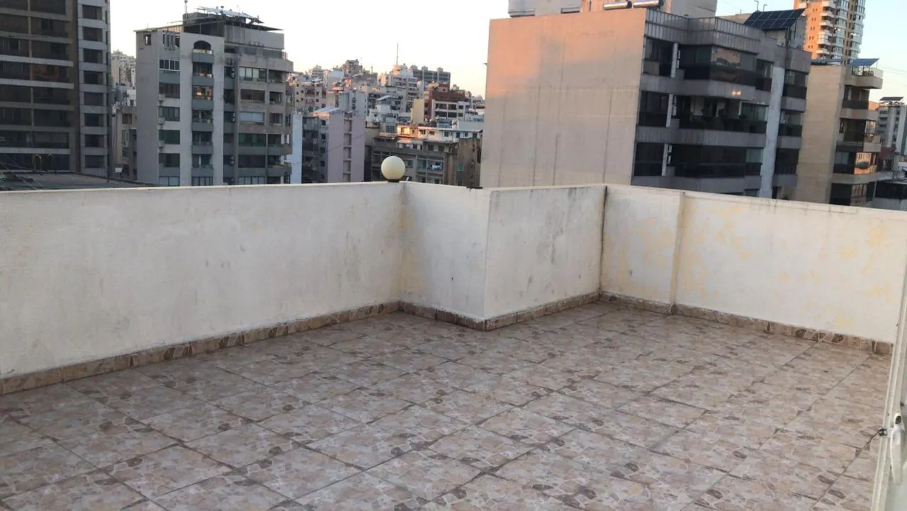 Furnished Apartment For Sale with Terrace in Ras El Nabeh — الصورة 6