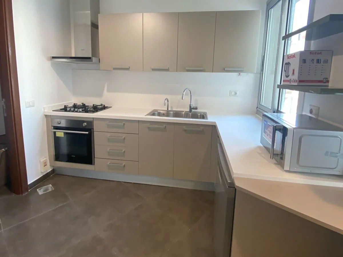 Unfurnished 3-Bedroom Apartment for Sale in Achrafieh, Sodeco — الصورة 7