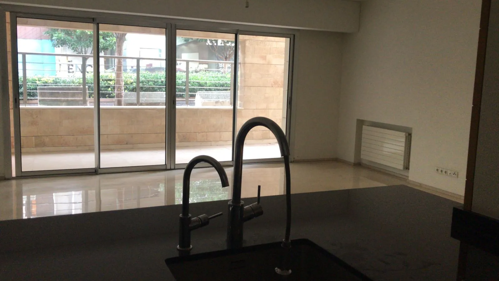 Furnished 1-Bedroom Apartment with Terrace for Rent Down Town — photo 4