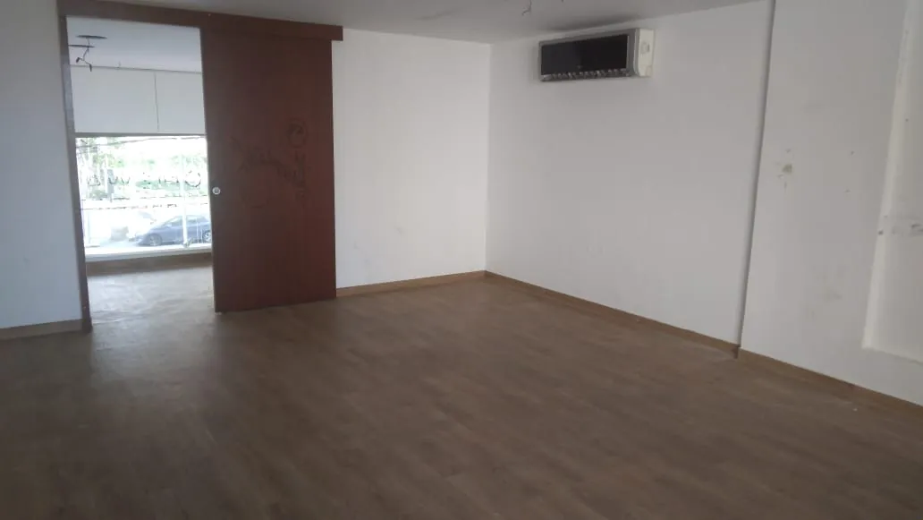An Open-Space Shop for Rent in a Prime Location in Zalka