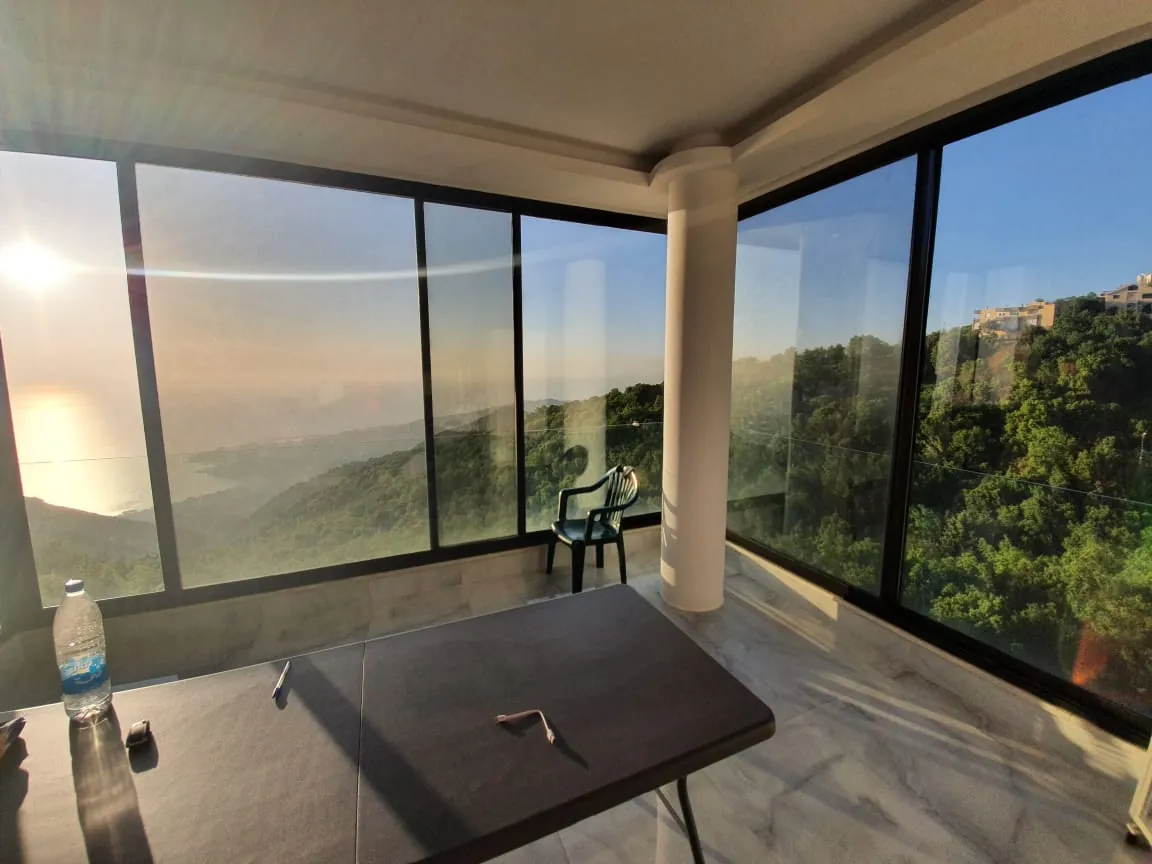 Fully Decorated Building for Sale in Ghosta with a Panoramic Sea View — الصورة 10
