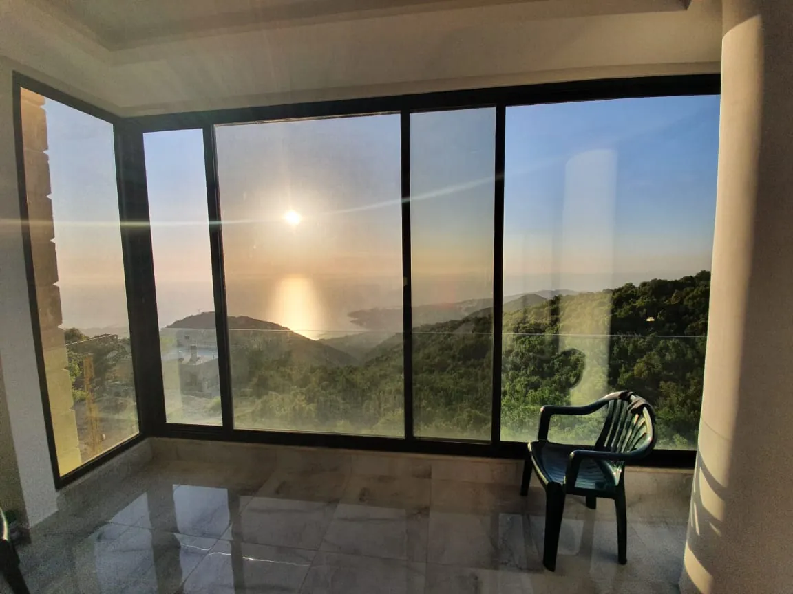 Fully Decorated Building for Sale in Ghosta with a Panoramic Sea View — الصورة 4