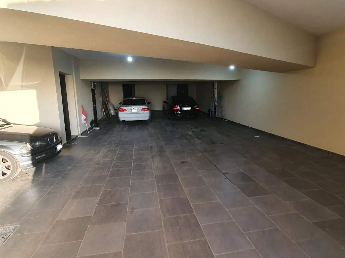 Fully Decorated Building for Sale in Ghosta with a Panoramic Sea View — الصورة 5