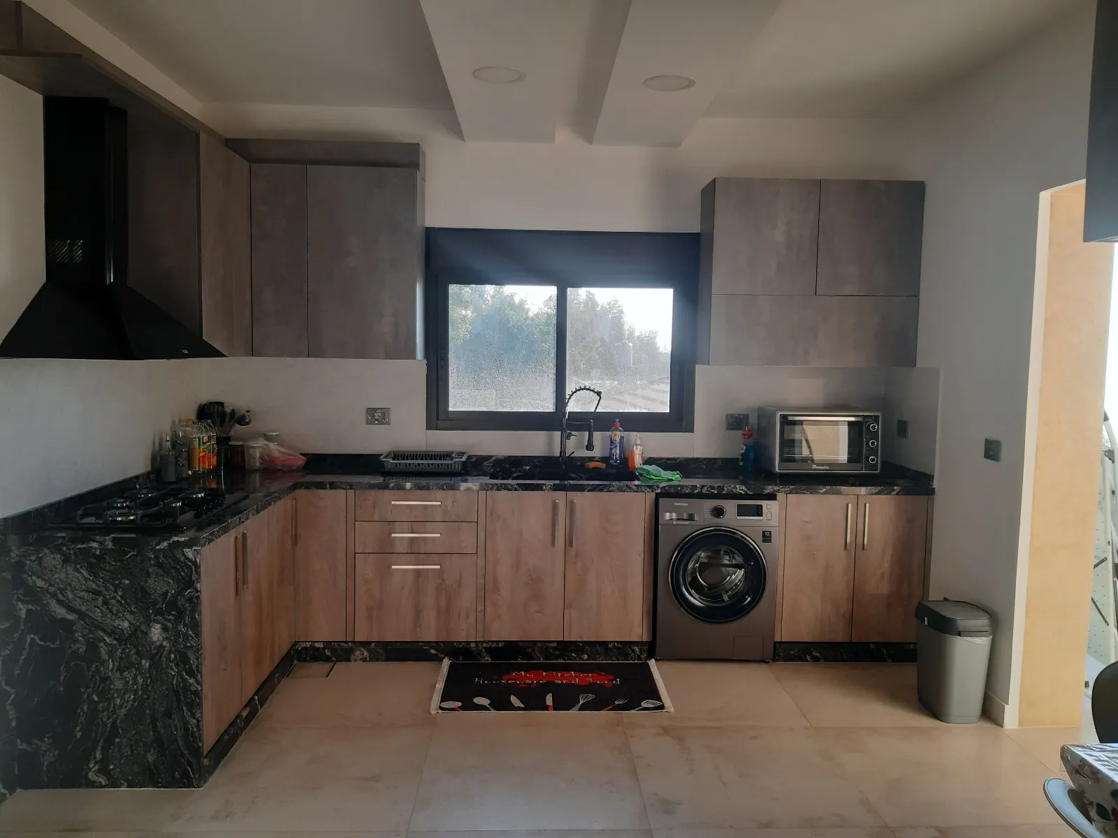 Fully Decorated Building for Sale in Ghosta with a Panoramic Sea View — الصورة 8