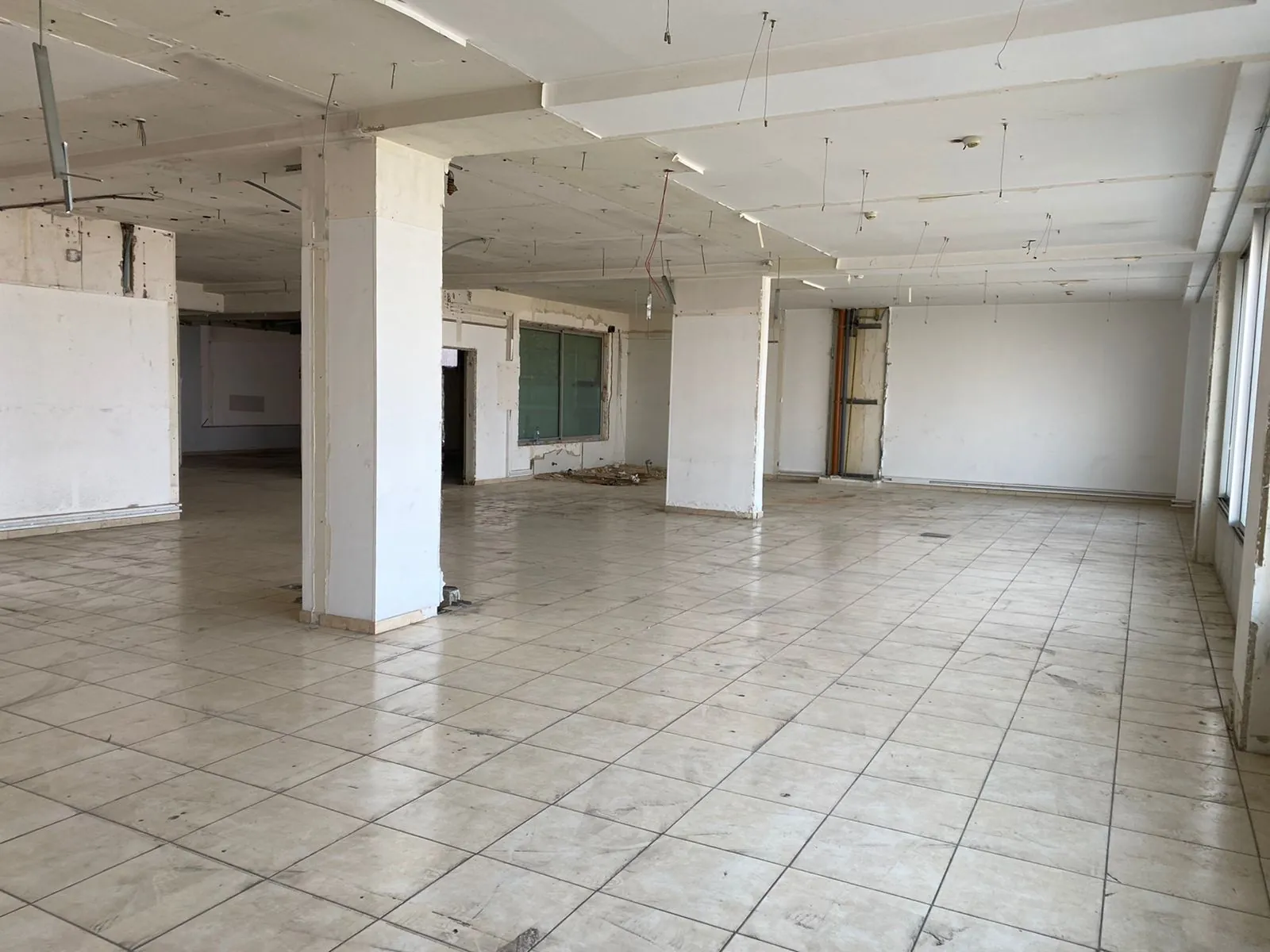 Open Space Office for Rent in Saifi — الصورة 2