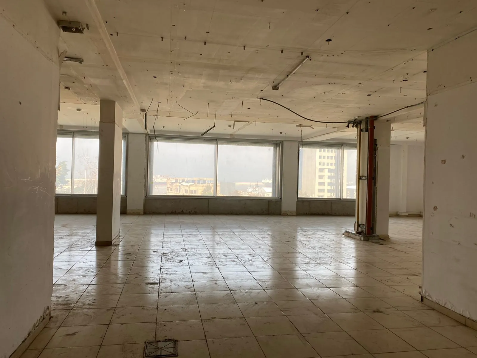 Open Space Office for Rent in Saifi — الصورة 3
