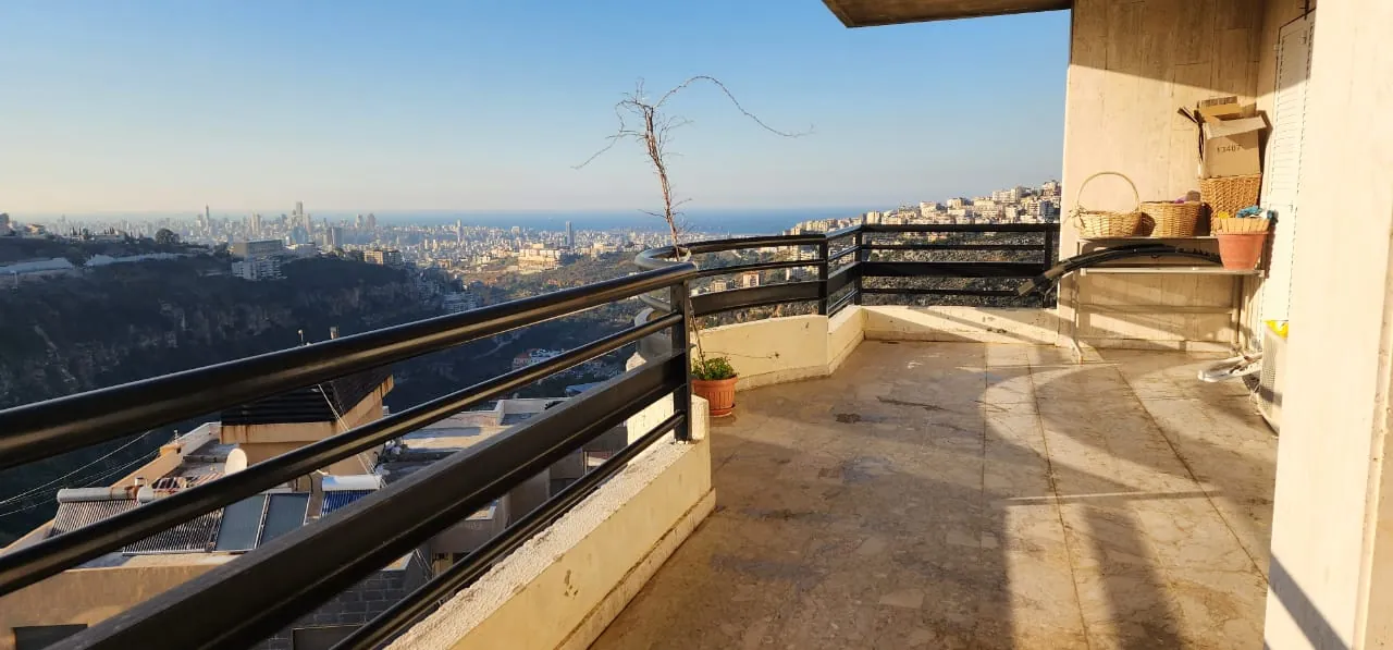 4-Bedroom Apartment With Terrace And Great View For Sale in Louaize — الصورة 4