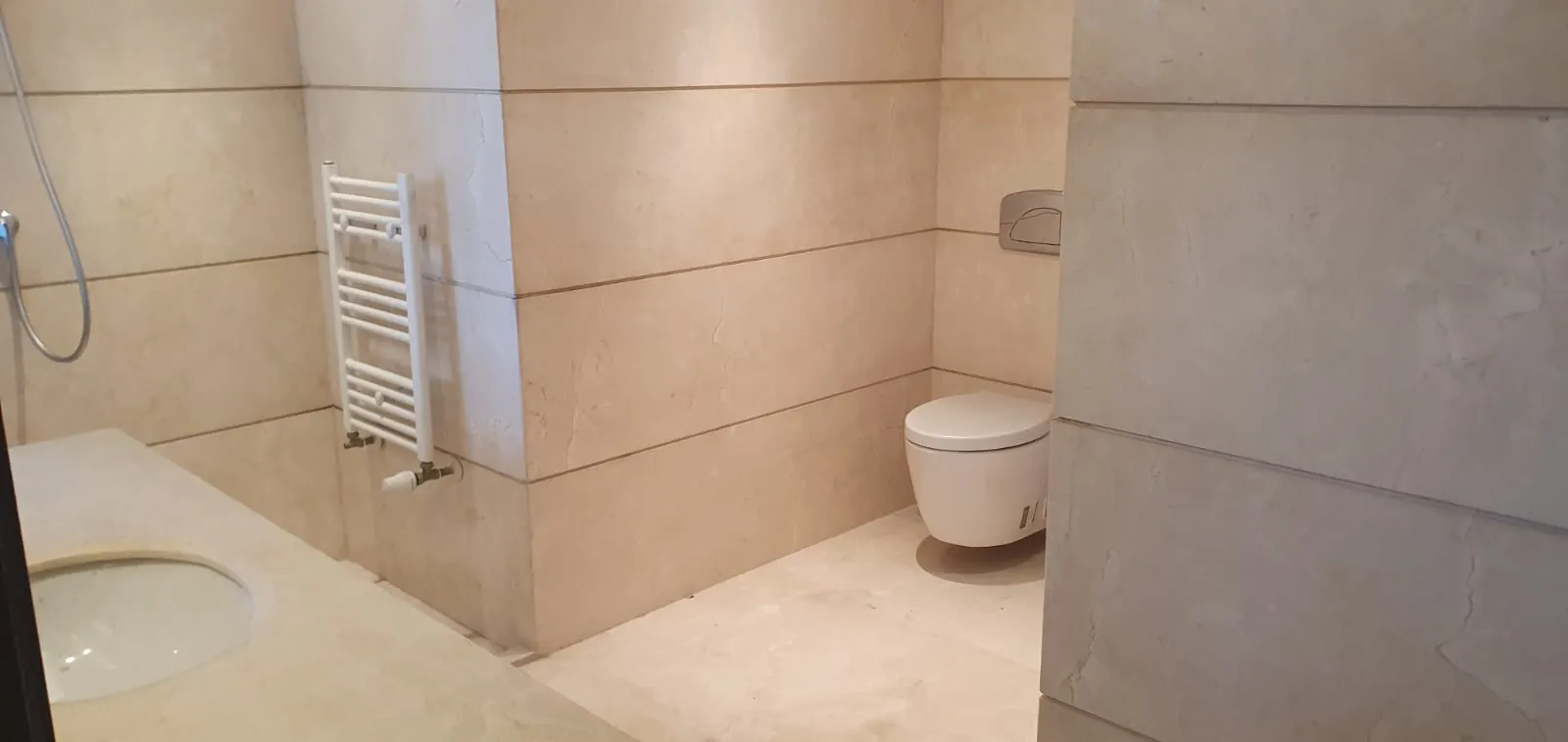 Spacious Duplex Apartment for Sale in Hamra — الصورة 10