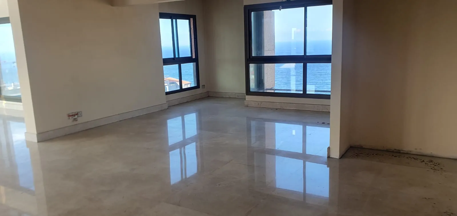 Spacious Duplex Apartment for Sale in Hamra — الصورة 2