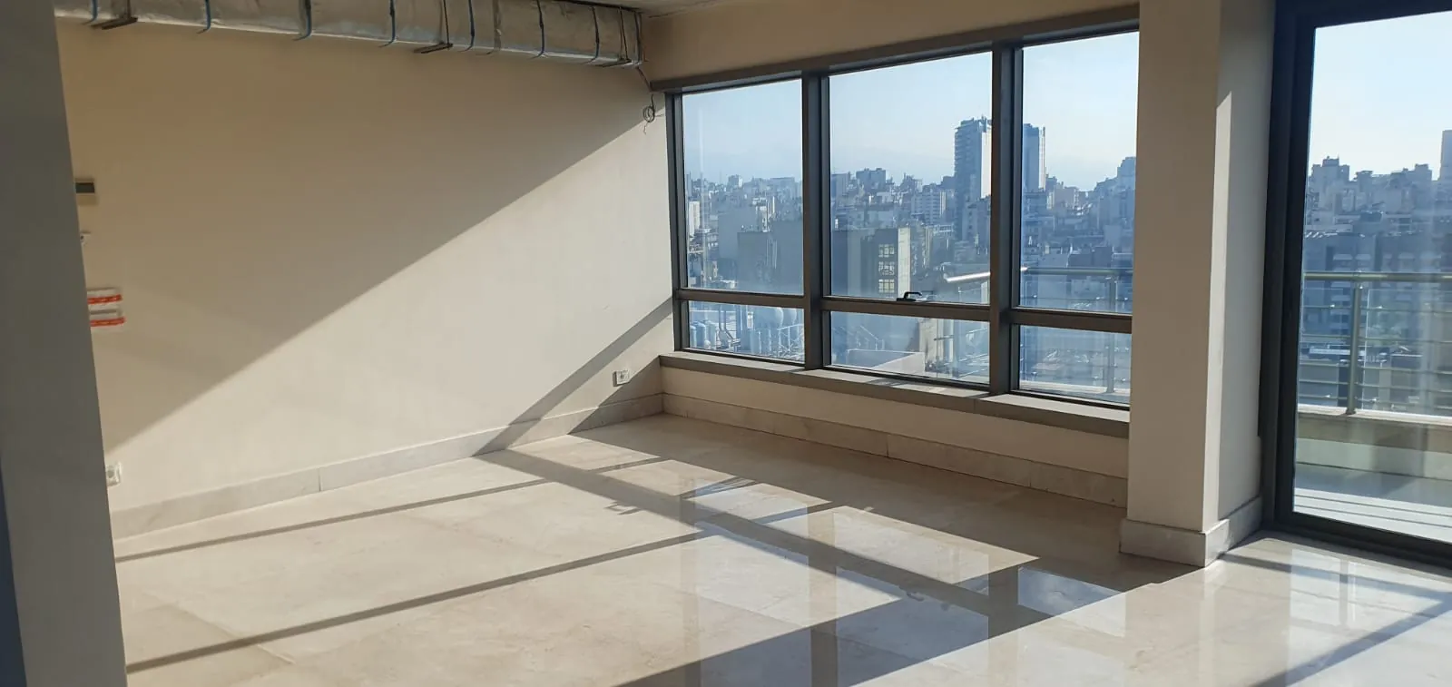 Spacious Duplex Apartment for Sale in Hamra — الصورة 3