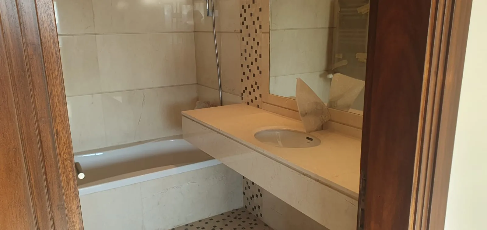 Spacious Duplex Apartment for Sale in Hamra — الصورة 7