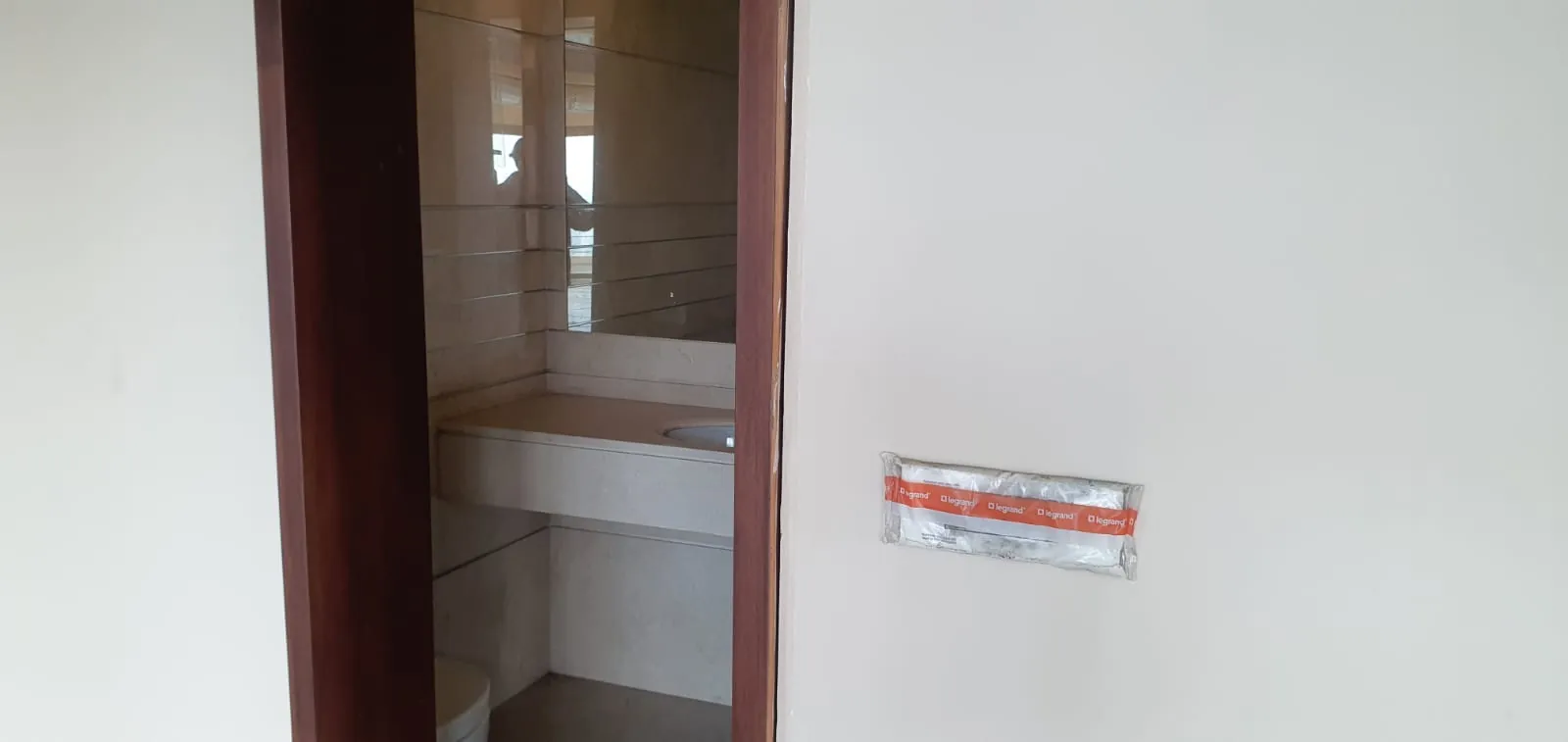 Spacious Duplex Apartment for Sale in Hamra — الصورة 8