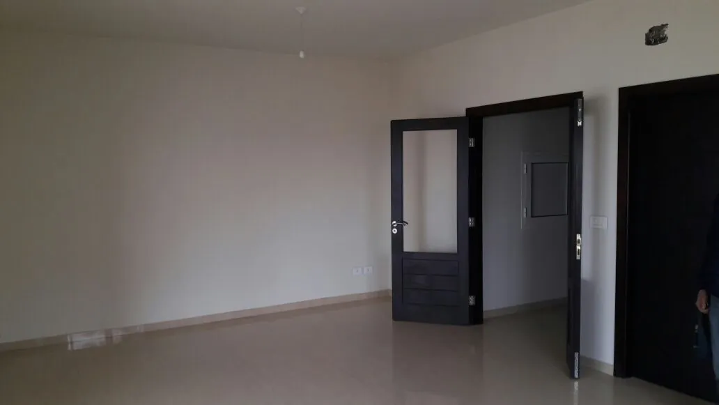 170 SQM Apartment With Terrace for Sale in Dbayeh — الصورة 3