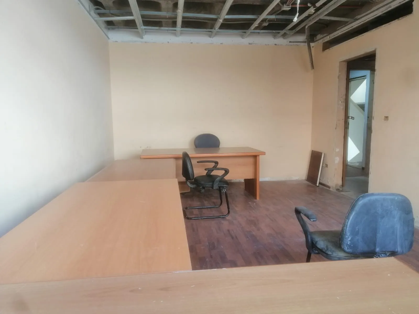 Core & Shell Office with Terrace for Rent in Gemmayze — الصورة 3