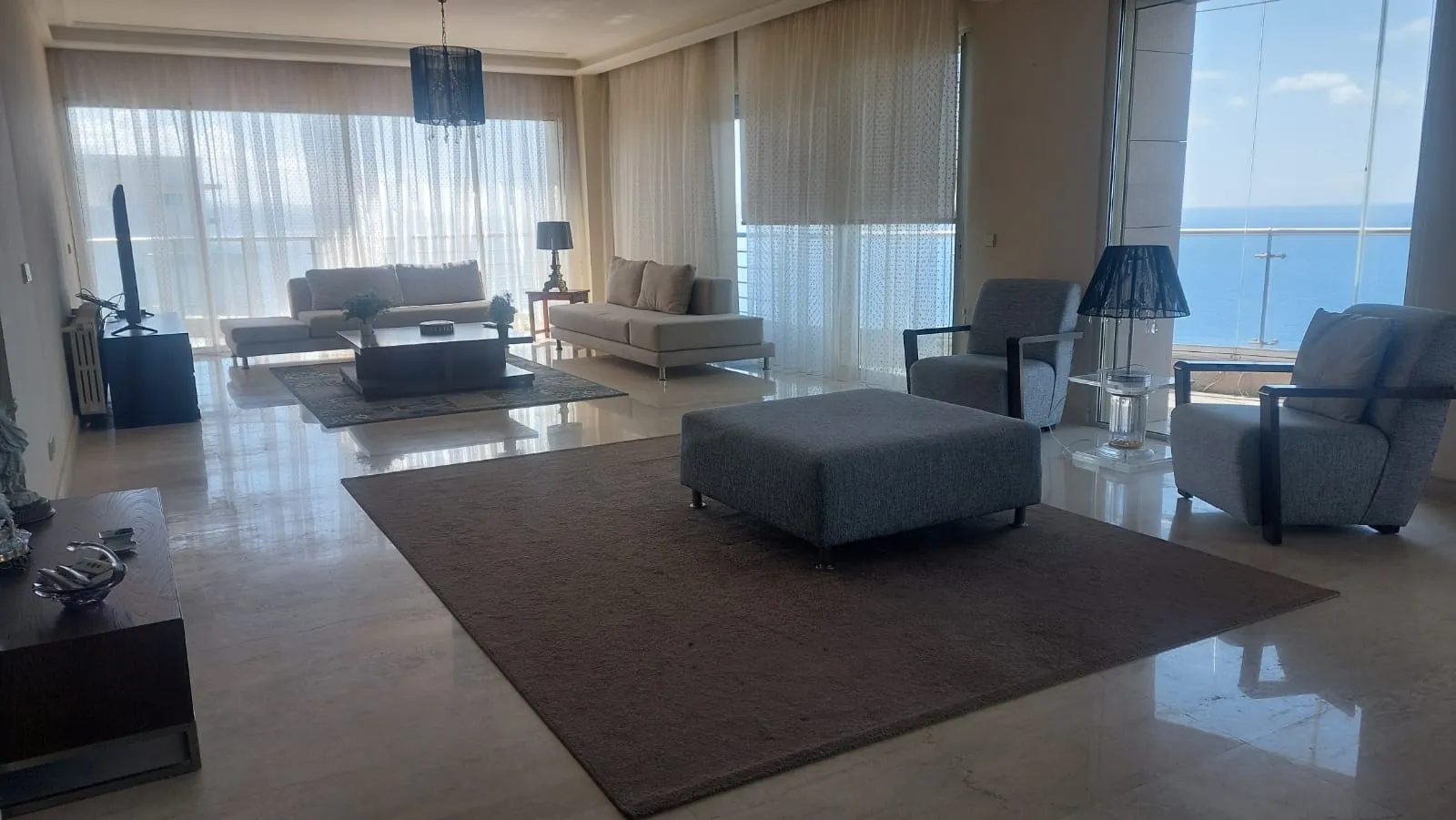 A Spacious Apartment with Amazing Sea View for Sale in Ras Beirut — الصورة 3