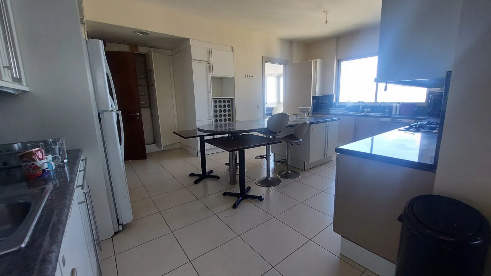 A Spacious Apartment with Amazing Sea View for Sale in Ras Beirut — الصورة 7