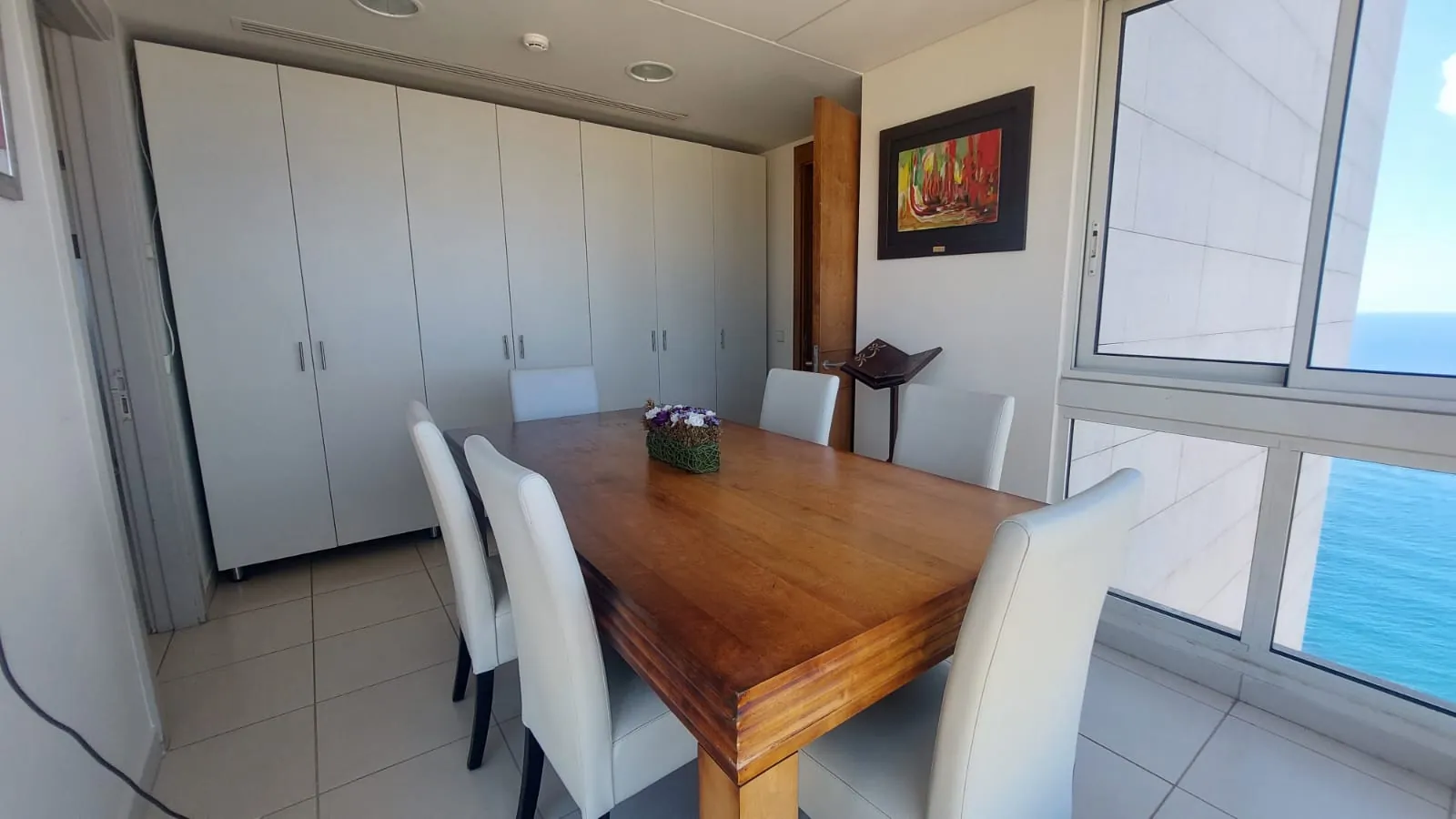 A Spacious Apartment with Amazing Sea View for Sale in Ras Beirut — الصورة 8