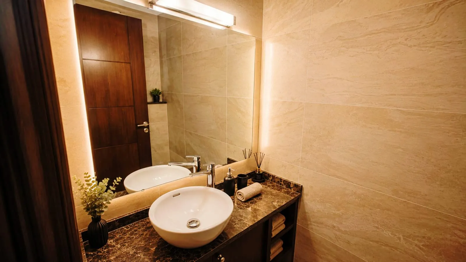 Deluxe Apartment With Terrace and Mountain View For Sale in Adma — الصورة 7