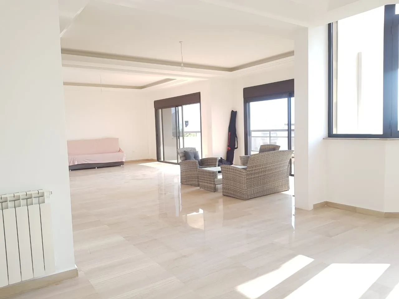 4-Bedroom Well Decorated Apartment with Partial Sea View for Rent in Adma — الصورة 3