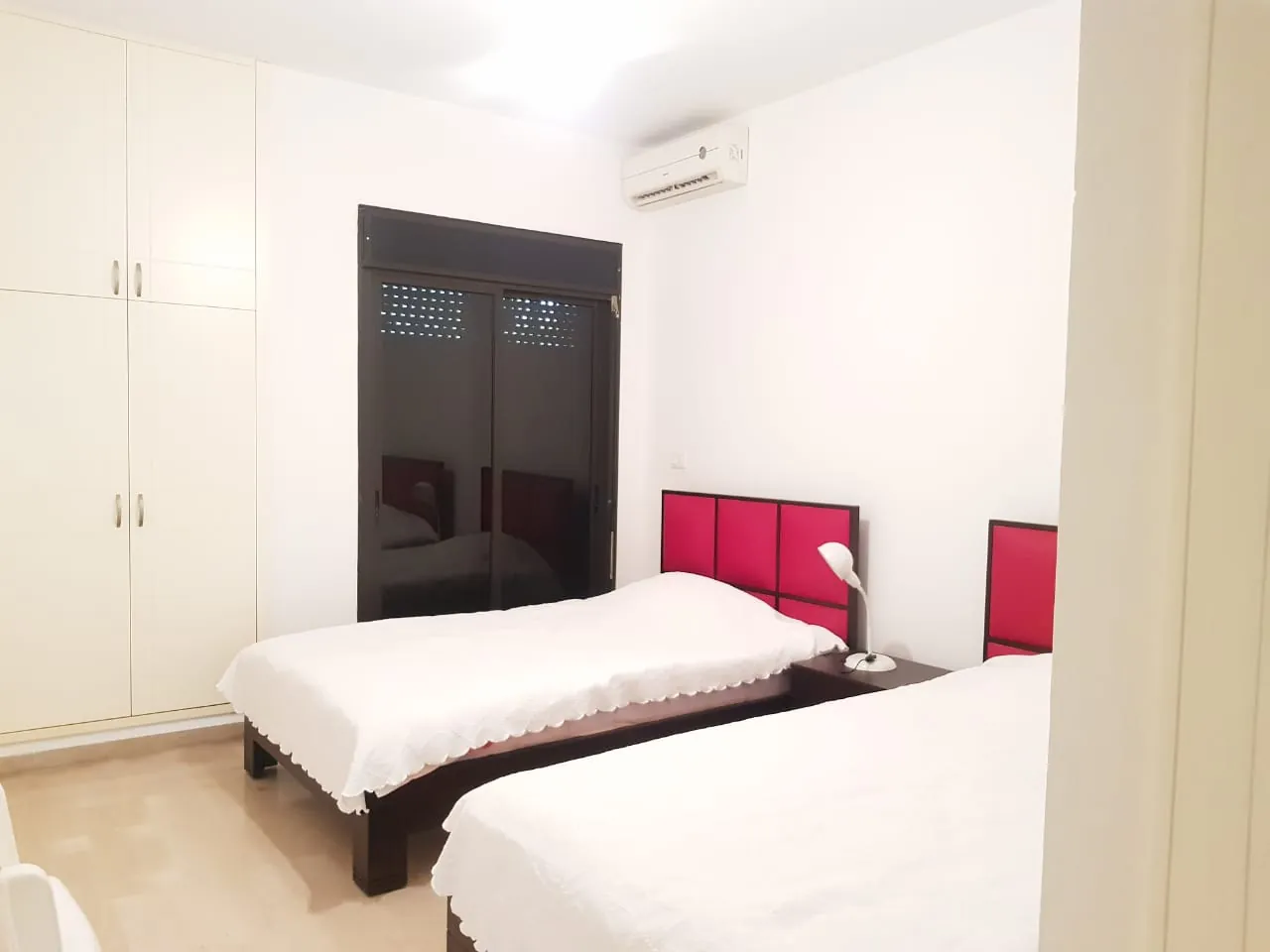 4-Bedroom Well Decorated Apartment with Partial Sea View for Rent in Adma — الصورة 5