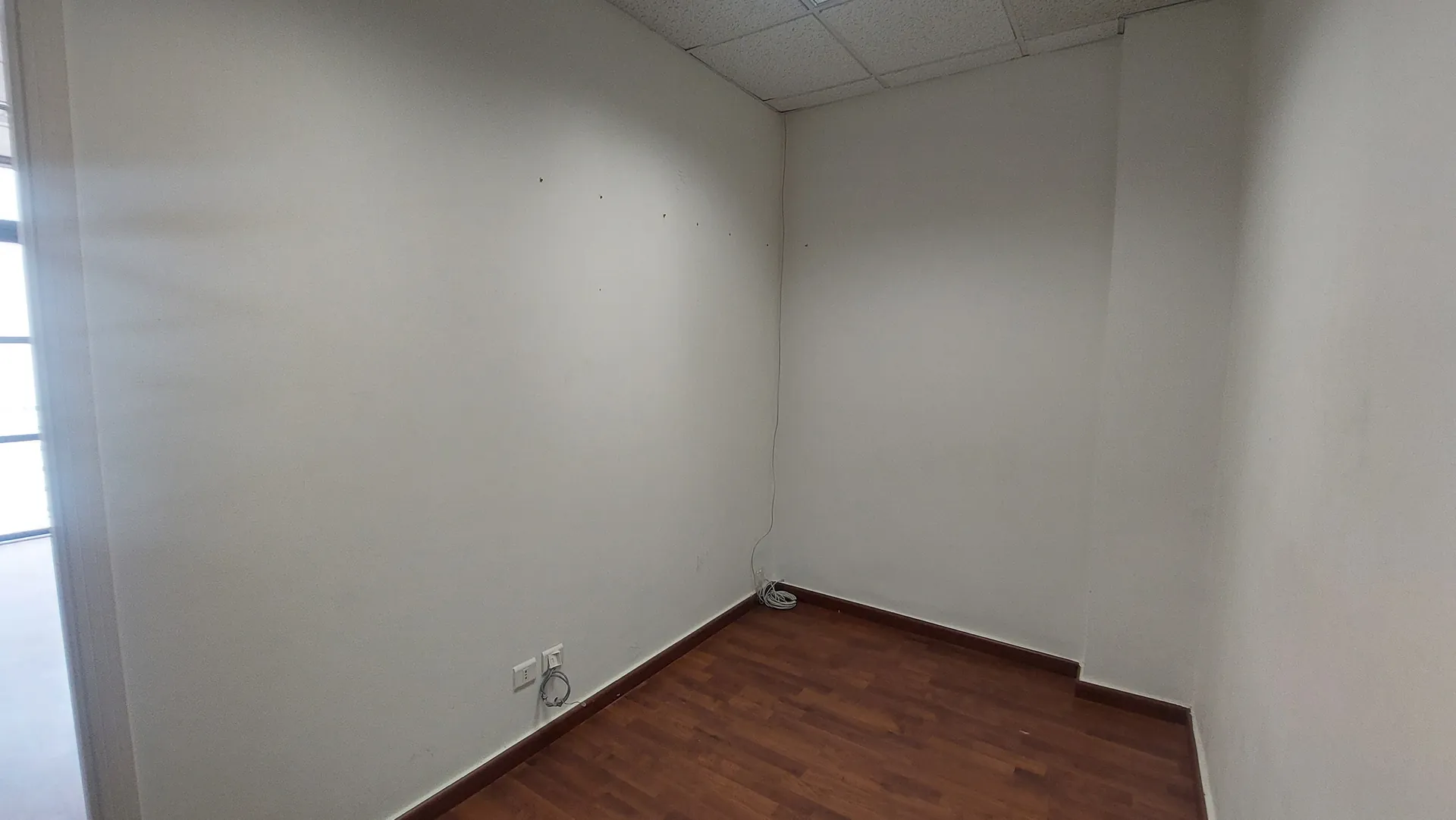 30 SQM Office for Rent in a Commercial Center in Down Town — الصورة 2