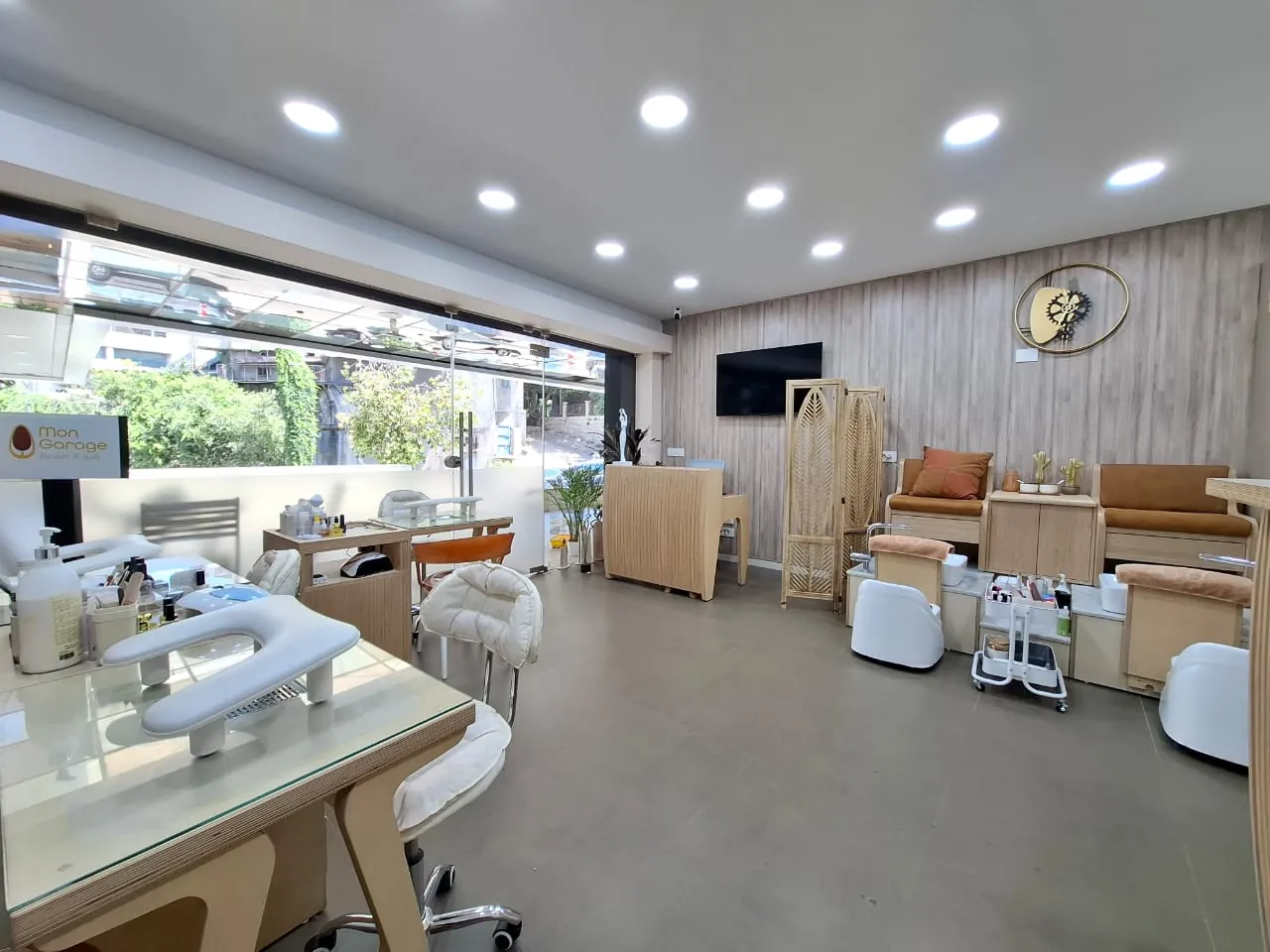 50 Square Meter Decorated Shop for Rent In Kaslik